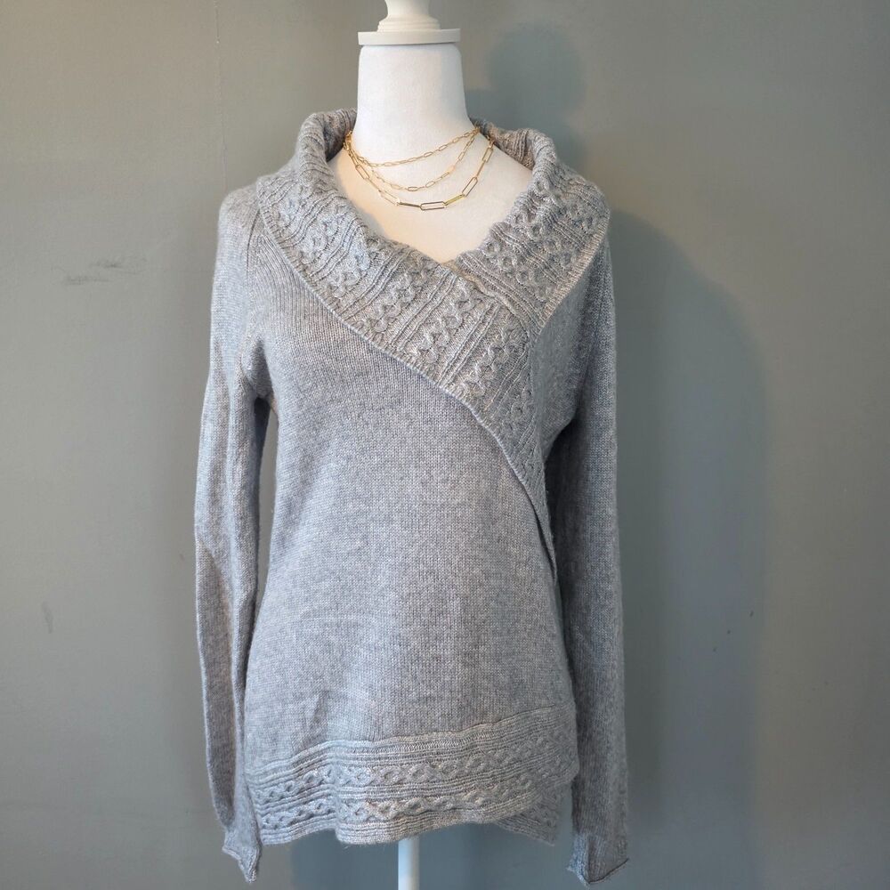 White House Black Market Women's Long Sleeve Sweater Gray and Silver. Size Small